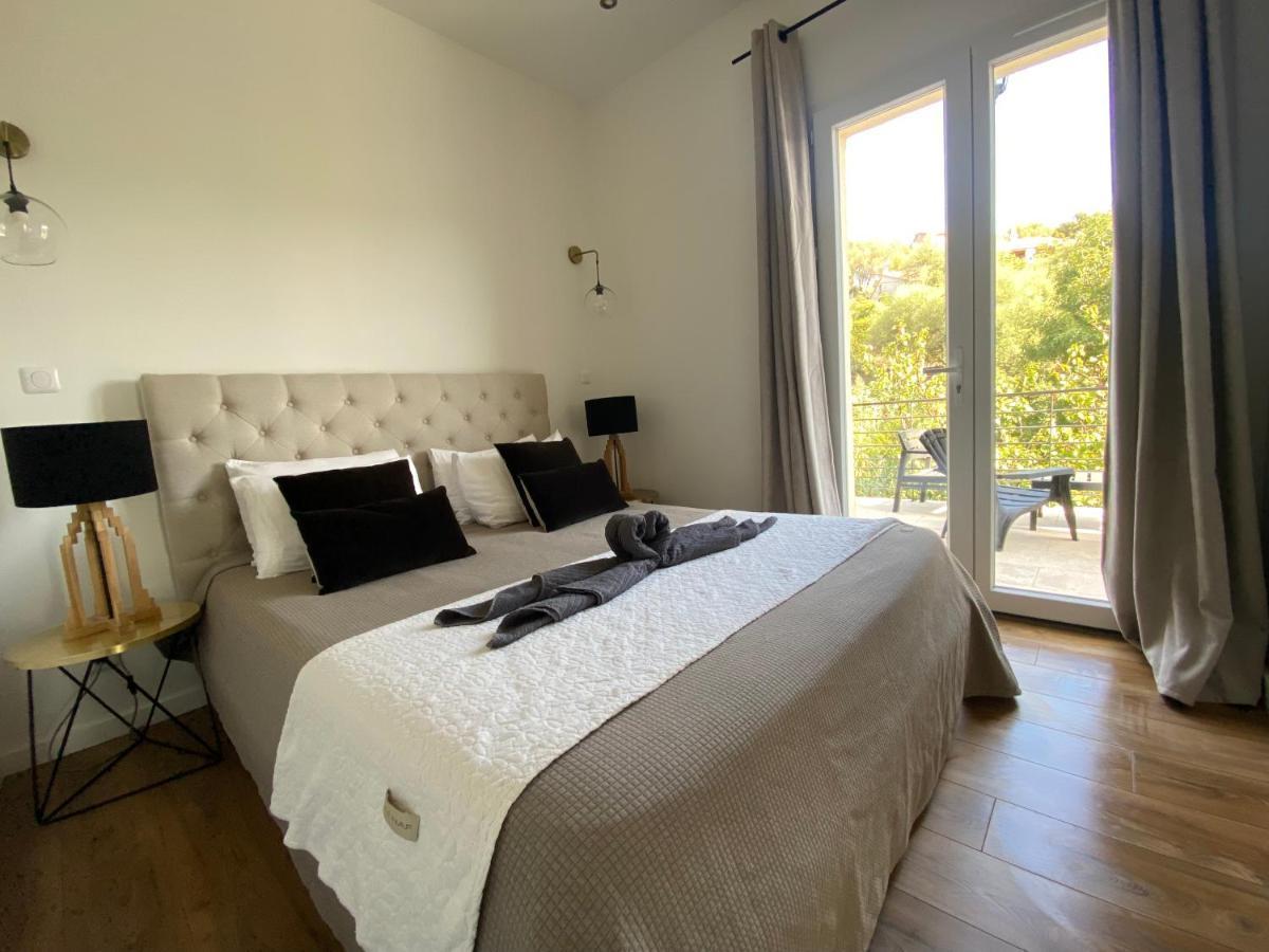 Sweet Home: Cozy With Terrace Near And Sea Apartment